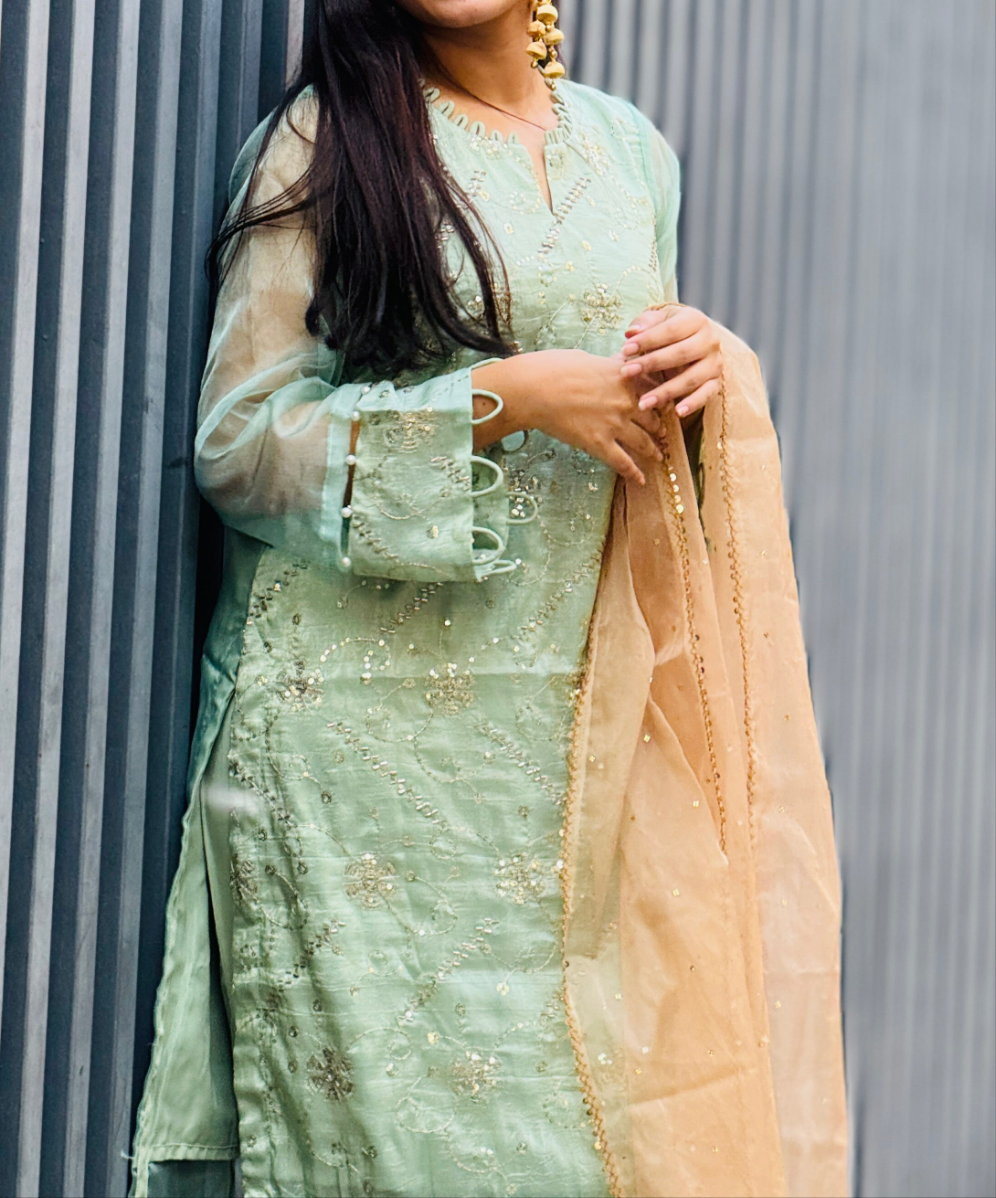 Amira's Elegance